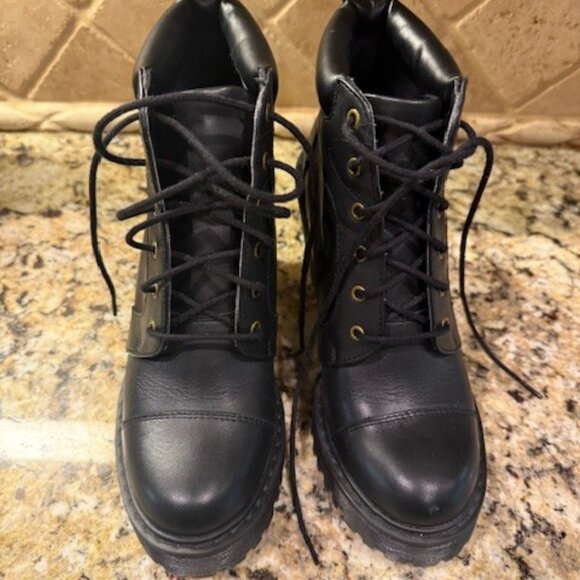 Dr. Martens Women's Averil Fashion Boot Lace Up Heeled Ankle Boot 6 - Picture 7 of 8